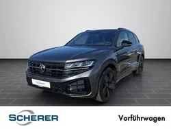 Grau Gebraucht 2024 VW Touareg R-line SUV | 81.880 €