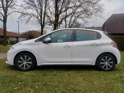 Weiß Gebraucht 2013 Peugeot 208 Kleinwagen | 9.500 € (Fairer Preis)