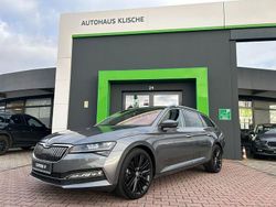 Grau Gebraucht 2022 Skoda Superb Kombi | 28.200 € (Etwas zu teuer)