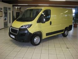 Gelb Gebraucht 2023 Peugeot Boxer Van | 20.990 € (Fairer Preis)