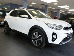 Weiß Gebraucht 2020 Kia Stonic Vision SUV | 13.980 € (Fairer Preis)