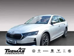 Brilliantsilber metallic Gebraucht 2024 Skoda Octavia Selection Kombi | 31.850 € (Fairer Preis)
