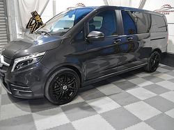 Grau Gebraucht 2020 Mercedes V300 AMG line Van / Kleinbus | 34.999 €