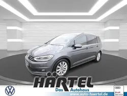 Indiumgrau (grey), metallic Gebraucht 2017 VW Touran Highline Van / Kleinbus | 21.800 € (Fairer Preis)