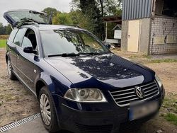 Blau Gebraucht 2002 VW Passat Kombi | 3.200 €