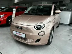 Gold Gebraucht 2024 Fiat 500e Style Kleinwagen | 27.997 € (Teuer)