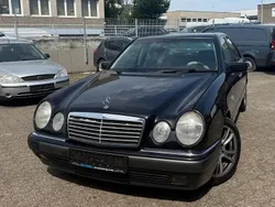Blau Gebraucht 1998 Mercedes E240 Elegance Limousine | 1.850 € (Fairer Preis)