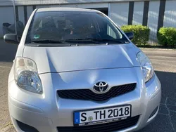 Silber Gebraucht 2009 Toyota Yaris Limousine | 3.950 € (Fairer Preis)
