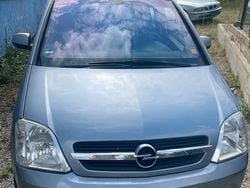 Grau Gebraucht 2006 Opel Meriva Van / Kleinbus | 1.750 € (Fairer Preis)
