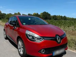 Rot Gebraucht 2016 Renault Clio IV LIMITED Limousine | 7.490 € (Fairer Preis)