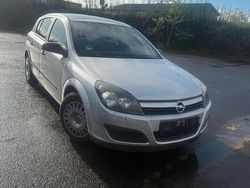 Grau Gebraucht 2004 Opel Astra Kleinwagen | 1.400 €