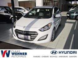 Weiß Gebraucht 2017 Hyundai i30 Limousine | 10.590 € (Guter Preis)