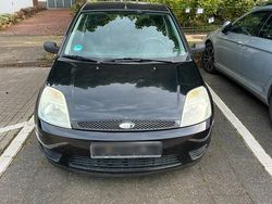 Schwarz Gebraucht 2004 Ford Fiesta Kleinwagen | 950 €