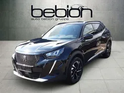 Lackierung schwarz perla nera/ Gebraucht 2023 Peugeot e-2008 Allure SUV | 22.900 € (Fairer Preis)