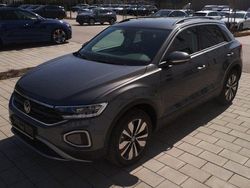 Indiumgrau metallic Gebraucht 2024 VW T-Roc Move SUV | 34.279 € (Etwas zu teuer)