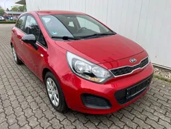 Rot Gebraucht 2014 Kia Rio 2 Kleinwagen | 5.999 € (Guter Preis)