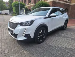 Weiß Gebraucht 2021 Peugeot 2008 Allure SUV | 14.900 € (Guter Preis)