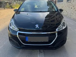 Schwarz Gebraucht 2016 Peugeot 208 Kleinwagen | 4.800 € (Guter Preis)