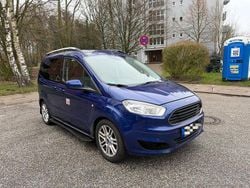 Blau Gebraucht 2017 Ford Tourneo Courier Titanium Van / Kleinbus | 5.938 € (Guter Preis)