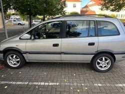 Silber Gebraucht 2002 Opel Zafira Van / Kleinbus | 1.200 € (Guter Preis)