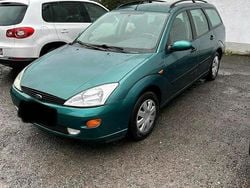 Grün Gebraucht 2001 Ford Focus Zetec Kombi | 1.999 € (Etwas zu teuer)