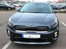 Grau Gebraucht 2021 Kia Niro Spirit SUV | 22.100 € (Fairer Preis)