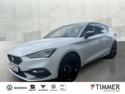 Weiß (weiß (glacial weiß metallic)) Neu 2025 Seat Leon Black Edition Limousine | 34.619 € (Etwas zu teuer)