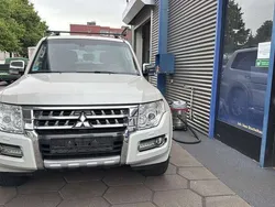 Grönlandweiss (p) Gebraucht 2017 Mitsubishi Pajero Top SUV | 33.900 € (Etwas zu teuer)