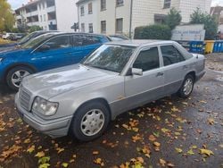 Silber Gebraucht 1995 Mercedes E280 Elegance Limousine | 7.650 €