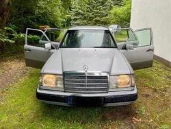 Silber Gebraucht 1991 Mercedes E250 Kombi | 2.700 €