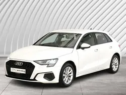 Weiß Gebraucht 2021 Audi A3 Sportback Basis Limousine | 21.990 € (Guter Preis)