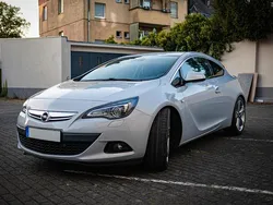 Weiß Gebraucht 2012 Opel Astra GTC Innovation Coupé | 9.000 € (Teuer)
