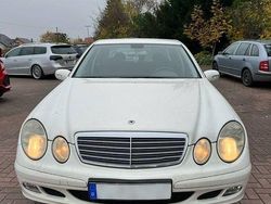 Weiß Gebraucht 2004 Mercedes E240 Classic Limousine | 3.850 €