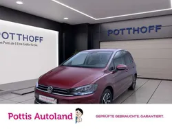 Cranberry red Gebraucht 2018 VW Golf Sportsvan Join Van / Kleinbus | 15.777 € (Fairer Preis)