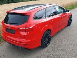 Rot Gebraucht 2018 Ford Focus ST-Line Kombi | 11.900 € (Guter Preis)