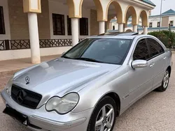 Grau Gebraucht 2002 Mercedes 240 Limousine | 3.000 €