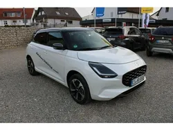 Weiss Gebraucht 2025 Suzuki Swift Comfort+ Kleinwagen | 21.916 € (Etwas zu teuer)
