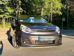 Grau Gebraucht 2015 Kia Rio Limousine | 6.500 € (Fairer Preis)