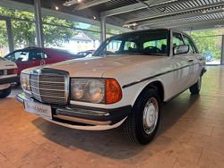 Weiß Gebraucht 1979 Mercedes 250 Limousine | 17.900 €