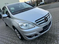 Silber Gebraucht 2009 Mercedes B180 Van / Kleinbus | 5.390 €