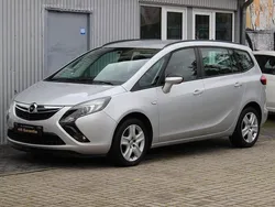 Silber Gebraucht 2015 Opel Zafira Tourer Edition Van / Kleinbus | 10.490 € (Etwas zu teuer)