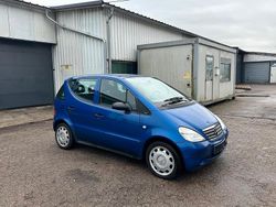 Blau Gebraucht 2000 Mercedes A140 Kleinwagen | 1.650 €