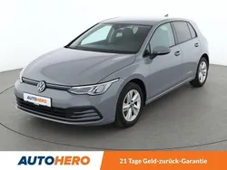 Grau Gebraucht 2020 VW Golf VIII Limousine | 16.670 € (Guter Preis)