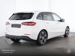 Polarweiß Gebraucht 2024 Mercedes B200 Progressive Van / Kleinbus | 36.990 € (Teuer)
