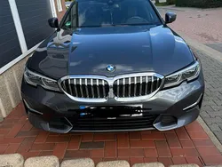Grau Gebraucht 2021 BMW 330 Luxury Line Limousine | 30.800 € (Fairer Preis)