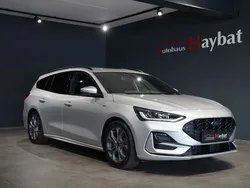 Silber Gebraucht 2022 Ford Focus ST-Line Limousine | 18.950 € (Guter Preis)