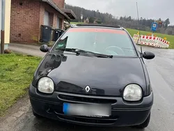 Schwarz Gebraucht 2001 Renault Twingo Kleinwagen | 800 €