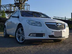 Weiß Gebraucht 2012 Opel Insignia Active Kombi | 4.750 € (Fairer Preis)
