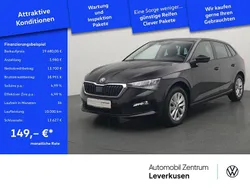 Schwarz / blackmagic met. Gebraucht 2023 Skoda Scala Tour Kleinwagen | 19.680 € (Guter Preis)