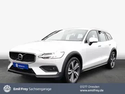 Crystal weißperleffekt Gebraucht 2023 Volvo V60 CC Plus Kombi | 38.650 € (Superpreis)